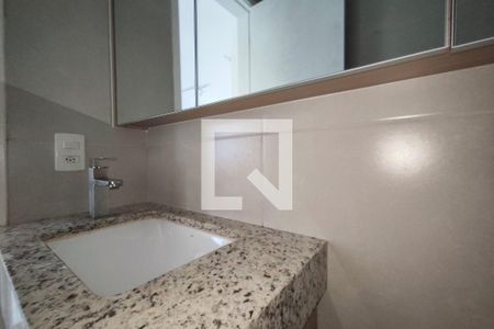 Banheiro de apartamento à venda com 1 quarto, 37m² em Jardim Ipaussurama, Campinas