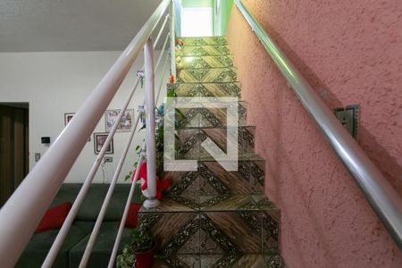 Escada de casa à venda com 6 quartos, 200m² em Conjunto Habitacional Aguia de Haia, São Paulo