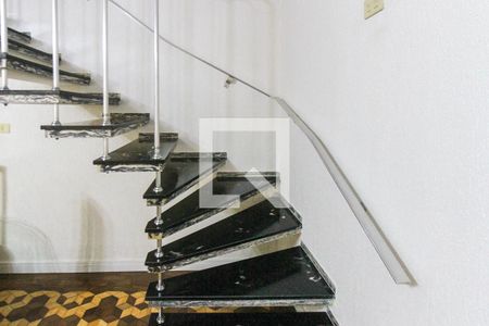 Escada de apartamento à venda com 2 quartos, 176m² em Vila Santa Virginia, São Paulo