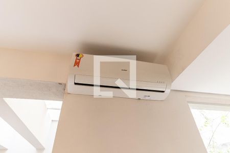 Sala de casa de condomínio para alugar com 3 quartos, 240m² em Aclimação, São Paulo