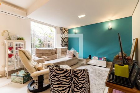 Sala de casa de condomínio para alugar com 3 quartos, 240m² em Aclimação, São Paulo