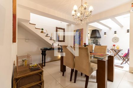 Sala de casa de condomínio para alugar com 3 quartos, 240m² em Aclimação, São Paulo