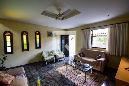 Sala de casa de condomínio à venda com 5 quartos, 243m² em Del Castilho, Rio de Janeiro