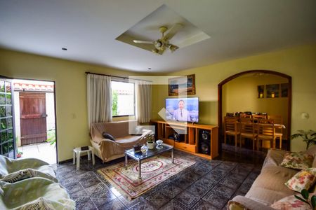 Sala de casa de condomínio à venda com 5 quartos, 243m² em Del Castilho, Rio de Janeiro