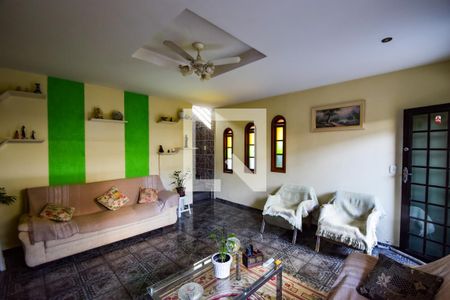 Sala de casa de condomínio à venda com 5 quartos, 243m² em Del Castilho, Rio de Janeiro