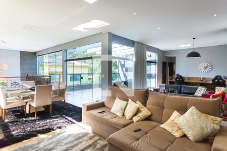 Sala de casa de condomínio à venda com 5 quartos, 500m² em Retiro do Chalé, Brumadinho