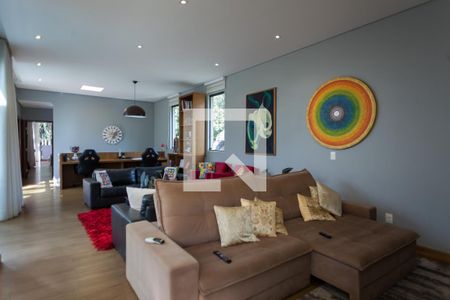 Sala de casa de condomínio à venda com 5 quartos, 390m² em Retiro do Chalé, Brumadinho