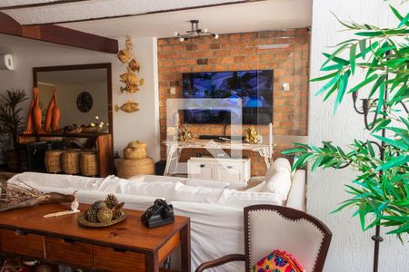 Sala de TV de casa à venda com 4 quartos, 800m² em Interlagos, São Paulo