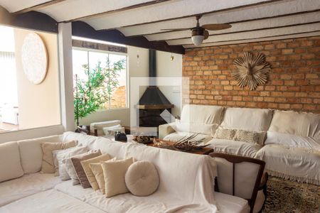 Sala de TV de casa à venda com 4 quartos, 800m² em Interlagos, São Paulo