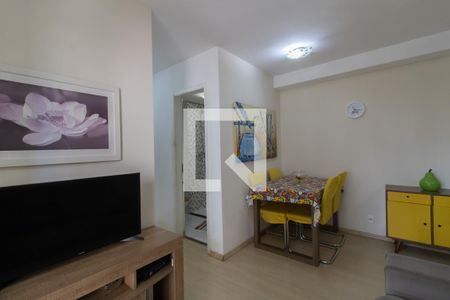 Sala de apartamento à venda com 3 quartos, 56m² em Jardim Cocaia, Guarulhos
