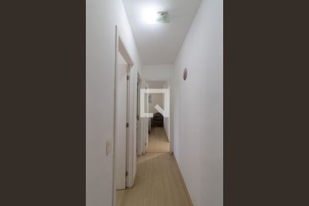 Corredor de apartamento à venda com 3 quartos, 56m² em Jardim Cocaia, Guarulhos