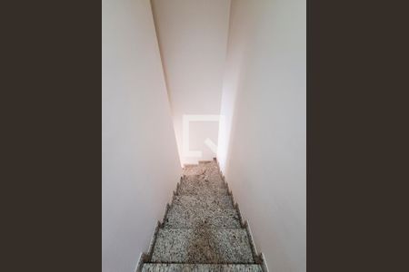 Escadas de casa à venda com 2 quartos, 100m² em Vila Romero, São Paulo