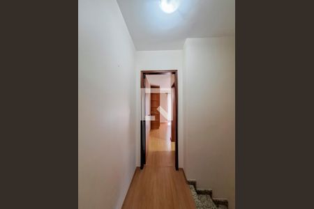 Corredor para os Quartos de casa à venda com 2 quartos, 100m² em Vila Romero, São Paulo