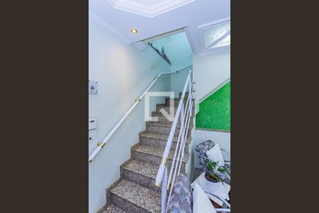 Escada de casa à venda com 4 quartos, 168m² em São Domingos, São Paulo