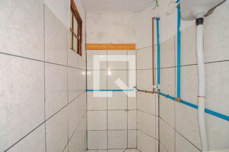 Banheiro de kitnet/studio para alugar com 1 quarto, 30m² em Costa E Silva, Porto Alegre