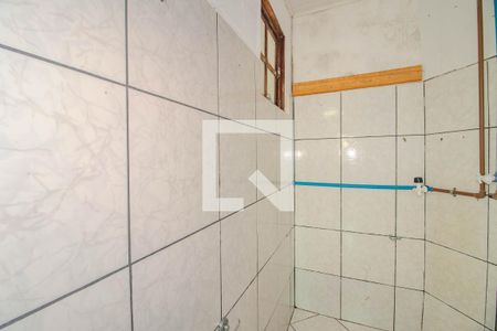 Banheiro de kitnet/studio para alugar com 1 quarto, 30m² em Costa E Silva, Porto Alegre