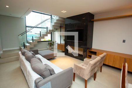 Sala de casa de condomínio à venda com 4 quartos, 210m² em Fátima, Canoas