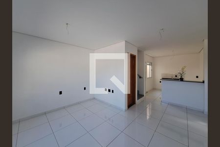 Sala de casa de condomínio à venda com 2 quartos, 63m² em Vila Aurora (zona Norte), São Paulo