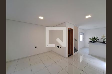 Sala de casa de condomínio à venda com 2 quartos, 85m² em Vila Aurora (zona Norte), São Paulo