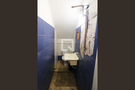 Banheiro de kitnet/studio para alugar com 1 quarto, 30m² em Nonoai, Porto Alegre