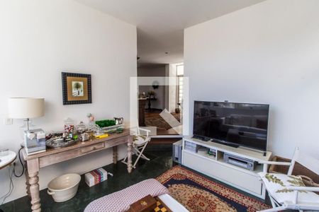 Sala de casa de condomínio para alugar com 4 quartos, 750m² em Alphaville, Santana de Parnaíba