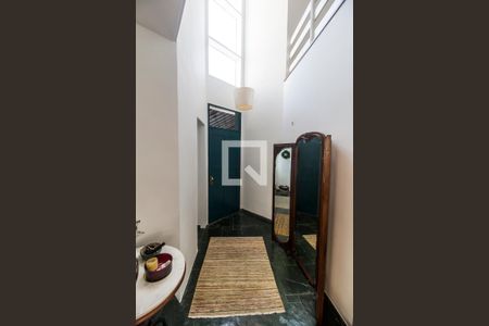 Hall de entrada de casa de condomínio para alugar com 4 quartos, 750m² em Alphaville, Santana de Parnaíba