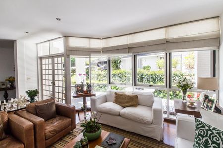 Sala de casa de condomínio para alugar com 4 quartos, 750m² em Alphaville, Santana de Parnaíba