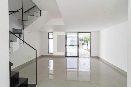 Sala de casa à venda com 3 quartos, 128m² em Caiçaras, Belo Horizonte