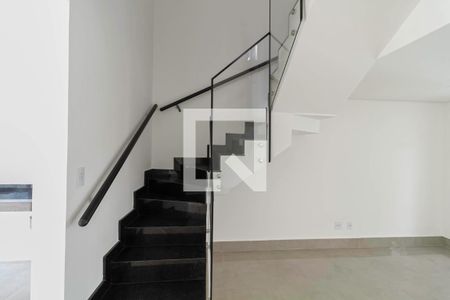 Escada de casa à venda com 3 quartos, 128m² em Caiçaras, Belo Horizonte