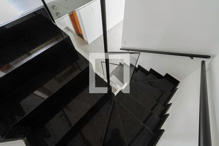 Escada de casa à venda com 3 quartos, 128m² em Caiçaras, Belo Horizonte