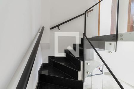 Escada de casa à venda com 3 quartos, 108m² em Alto Caiçaras, Belo Horizonte