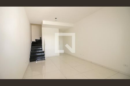 Sala de casa à venda com 3 quartos, 120m² em Vila Olinda, São Paulo
