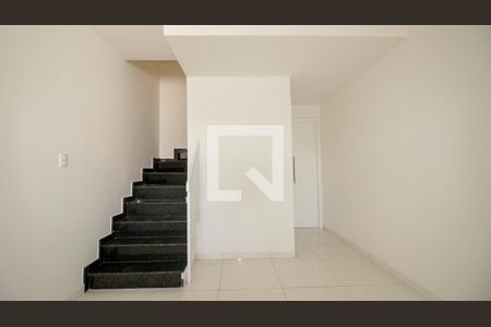 Sala de casa à venda com 3 quartos, 120m² em Vila Olinda, São Paulo