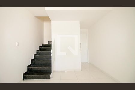 Sala de casa à venda com 3 quartos, 120m² em Vila Olinda, São Paulo