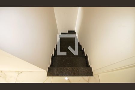 Escada de casa à venda com 3 quartos, 120m² em Vila Olinda, São Paulo