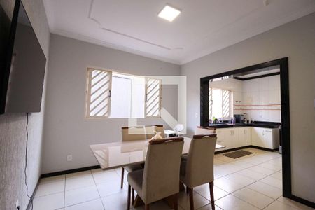 Casa à venda com 5 quartos, 410m² em João Pinheiro, Belo Horizonte