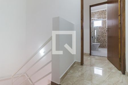 Hall de casa de condomínio para alugar com 2 quartos, 83m² em Vila Amélia, Poá