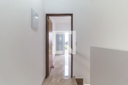 Hall de casa de condomínio para alugar com 2 quartos, 83m² em Vila Amélia, Poá