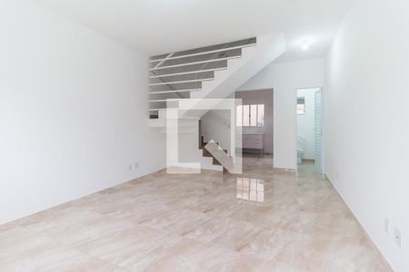 Sala de casa de condomínio para alugar com 2 quartos, 83m² em Vila Amélia, Poá