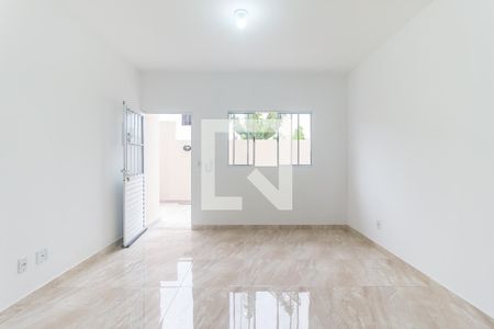 Sala de casa de condomínio para alugar com 2 quartos, 83m² em Vila Amélia, Poá