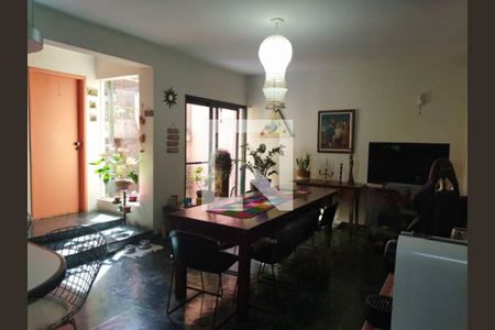 Casa à venda com 5 quartos, 300m² em Jardim Prudência, São Paulo