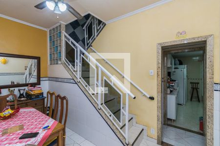 Sala de Jantar - Acesso ao 2º andar de casa à venda com 4 quartos, 168m² em Brás de Pina, Rio de Janeiro