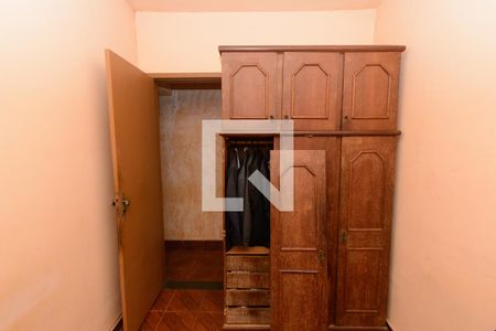 Quarto 1 de casa para alugar com 2 quartos, 350m² em Milionários, Belo Horizonte