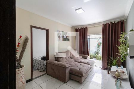 Sala de casa à venda com 4 quartos, 360m² em Bom Jesus, Contagem