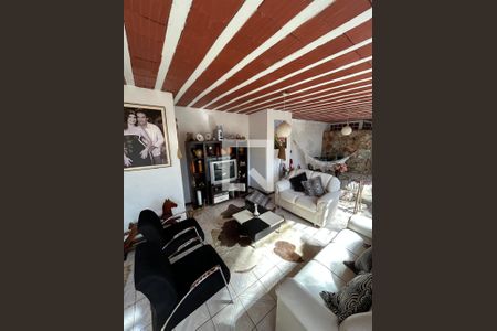 Sala de casa à venda com 3 quartos, 180m² em Vila Cloris, Belo Horizonte