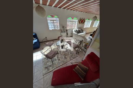 Sala de casa à venda com 3 quartos, 180m² em Vila Cloris, Belo Horizonte