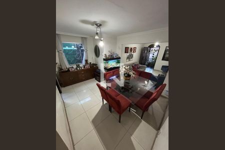 Sala de casa à venda com 3 quartos, 180m² em Vila Cloris, Belo Horizonte