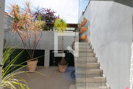 Sala Vista de casa à venda com 3 quartos, 350m² em Jardim Guanabara, Belo Horizonte