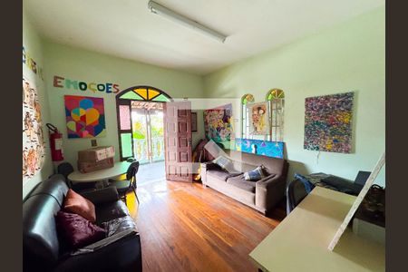 Sala de casa à venda com 3 quartos, 250m² em Santa Cruz Industrial, Contagem