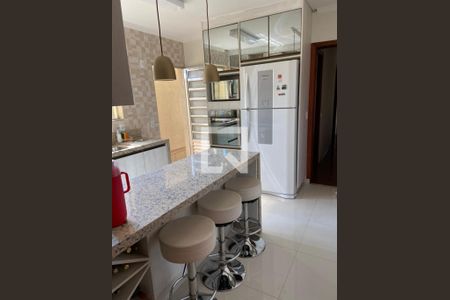 Casa à venda com 4 quartos, 250m² em Vila Nair, São Paulo